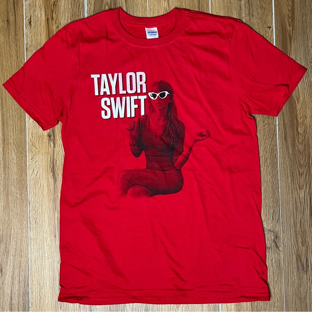 Taylor Swift RED TOUR Shirt Official Medium NWOT Eras